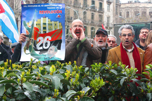 http://www.cubaencuentro.com/var/cubaencuentro.com/storage/images/blogs/el-tono-de-la-voz/media/castristas-en-el-passeig-de-gracia2/1315104-1-esl-ES/castristas-en-el-passeig-de-gracia_fullblock.jpg