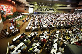 Vista general de los asistentes al 6to congreso del Partido Comunista de Cuba en La Habana