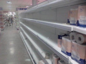 Anaqueles vacíos, donde debería estar el detergente, en tienda de divisas de La Habana. (Foto: CUBAENCUENTRO) Anaqueles vacíos, donde debería estar el detergente, en tienda de divisas de La Habana