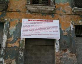 Edificio en ruinas en La Habana Vieja, Cuba. Edificio en ruinas en La Habana Vieja, Cuba
