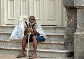 Anciano desamparado en Cuba. (Foto tomada de Martínoticias.)