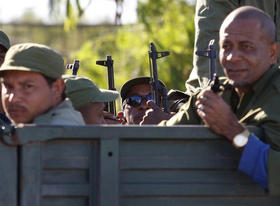 Soldados durante el ejercicio militar del pasado mes de noviembre, 2009. (REUTERS) Soldados durante el ejercicio militar del pasado mes de noviembre