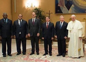 Papa Francisco, Raul Castro, Bruno Rodríguez, Alejandro Castro Espin, Alexis Leiva (Kcho) y Umberto Francis