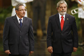 Raúl Castro y Lula da Silva, en enero de 2008. (AP)