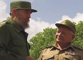 Guillermo García junto a Fidel Castro, en esta foto de archivo
