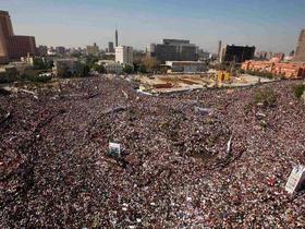 Egipcios celebran la renuncia del presidente Hosni Mubarak