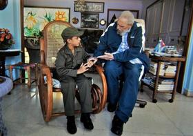 El niño Marlon Méndez y Fidel Castro