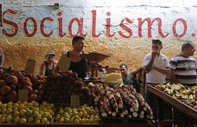 Puesto de venta de productos agrícolas en Cuba, en esta foto de archivo