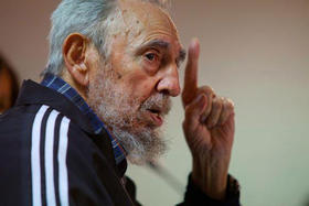 Fidel Castro durante una reunion con intelectuales el 11 de febrero de 2012