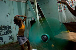 Una adolescente bailando, en el municipio habanero de 10 de Octubre. (AP) Una adolescente bailando, en el municipio habanero de 10 de Octubre. (AP)