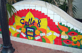 La Calle 8 en La Pequeña Habana, Miami