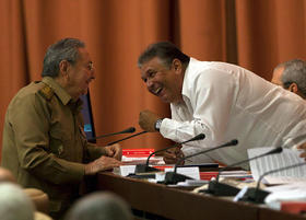 Raúl Castro y Marino Murillo