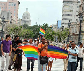Miembros del Observatorio Cubano de los Derechos LGBT (OBCUD LGBT) durante una marcha en La Habana