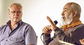 El periodista estadounidense Jon Lee Anderson junto al escritor cubano Leonardo Padura