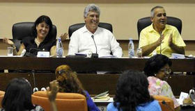 El primer vicepresidente cubano Miguel Díaz-Canel asiste a las sesiones de trabajo de las comisiones parlamentarias en La Habana