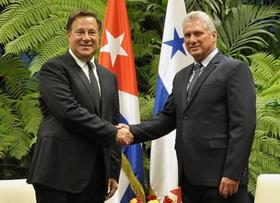Juan Carlos Varela, presidente de Panamá, y el gobernante de Cuba Miguel Díaz-Canel