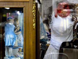 'El maniquí con máscara roja'. 'El maniquí con máscara roja'.