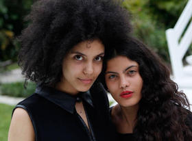 Las artistas franco-cubanas Lisa Kainde Díaz y Naomi Díaz