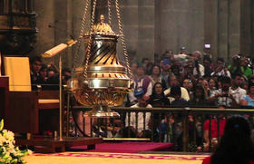 El mayor de los tres botafumeiros de la Catedral de Santiago de Compostela en España