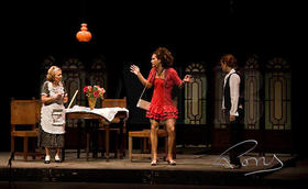 Escena de la obra teatral La profana familia. Foto: Antonio Pons. Escena de la obra teatral “La profana familia”. Foto: Antonio Pons