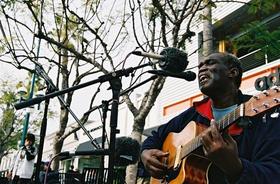 Roger Ridley en Playing for Change. Roger Ridley en Playing for Change