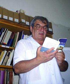 El escritor Eliseo Alberto