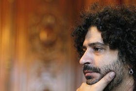 El director de cine Alejandro Brugués, durante una entrevista con motivo del estreno en España de su segundo largometraje