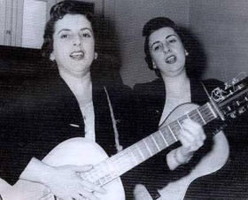 Dúo Las Hermanas Martí en una foto de archivo