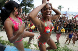 Una competencia de reguetón en La Habana, auspiciada por la juventud comunista. (REUTERS)