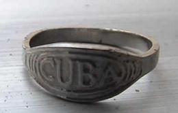 Réplica del anillo que José Martí se mandó hacer con los grilletes del presidio (2003) Réplica del anillo que José Martí se mandó hacer con los grilletes del presidio (2003)