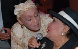  Omara Portuondo y Olga Guillot, una imagen histórica. (EL NACIONAL)