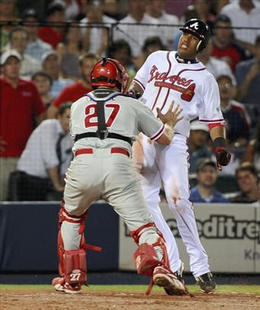 Yunel Escobar (dcha.), durante un juego de los Bravos de Atlanta el 6 de junio de 2008. (AP) Yunel Escobar (dcha.), durante un juego de los Bravos de Atlanta el 6 de junio de 2008. (AP)