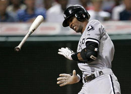 Alexei Ramírez, durante un juego entre los Medias de Chicago y los Indios de Cleveland, el 2 de septiembre de 2008. (AP) Alexei Ramírez, durante un juego entre los Medias de Chicago y los Indios de Cleveland, el 2 de septiembre de 2008. (AP)