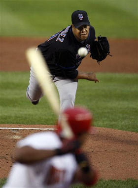 El pitcher Liván Hernández, durante el juego entre los Mets de Nueva York y los Nacionales de Washington, el 20 de julio de 2009. (AP)