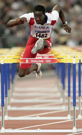 Dayron Robles en los cuartos de final. (AP) Dayron Robles