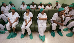 Pacientes de la Operación Milagro, en el Instituto de Oftalmología de La Habana Pacientes de la Operación Milagro, en el Instituto de Oftalmología de La Habana