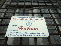 Una sede de Alcohólicos Anónimos en La Habana