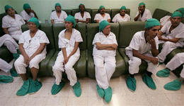 Pacientes latinoamericanos de la Operación Milagro esperan para ser operados Pacientes latinoamericanos de la Operación Milagro esperan para ser operados