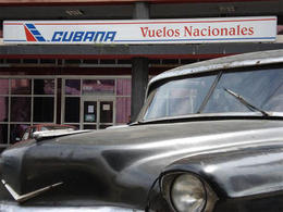 Oficina de venta de pasajes de Cubana de Aviación, en La Habana Oficina de venta de pasajes de Cubana de Aviación, en La Habana