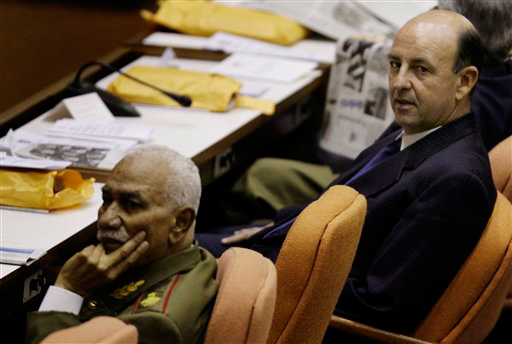 Juan Almeida y Carlos Lage, vicepresidentes.