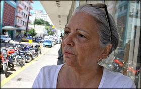 Martha Beatriz Roque durante la protesta ante el Ministerio de Justicia. (YAHOO) Martha Beatriz Roque