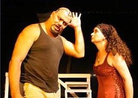 Escena de la obra 'Sangre', con los actores Christian Ocón y Sandra García. (PEDRO PORTAL)