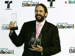 Juan Luis Guerra durante la entrega de los premios Billboard Juan Luis Guerra durante la entrega de los premios Billboard