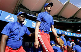 El entrenador Rey Vicente Anglada (izq.) en el pasado Clásico Mundial de Béisbol. (AP) El entrenador Rey Vicente Anglada (izq.) en el pasado Clásico Mundial de Béisbol. (AP)