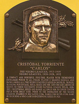 Placa del pelotero cubano Cristóbal Torriente en el Salón de la Fama del Béisbol en Estados Unidos