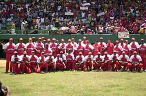 El equipo de Santiago de Cuba, tras la victoria en la 47ª Serie Nacional El equipo de Santiago de Cuba, tras la victoria en la 47ª Serie Nacional