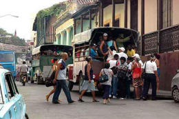 Transportistas privados brindan sus servicios a la población en Santiago de Cuba Transportistas privados brindan sus servicios a la población en Santiago de Cuba