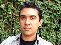 El escritor Carlos A. Aguilera.