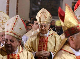 Stanislaw Wielgus (al centro), ex arzobispo de Varsovia Stanislaw Wielgus (al centro), ex arzobispo de Varsovia