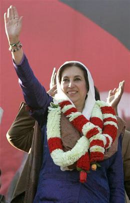 La ex primera ministra de Pakistán, Benazir Bhutto, minutos antes de ser asesinada. (AP) La ex primera ministra de Pakistán, Benazir Bhutto, minutos antes de ser asesinada. (AP)